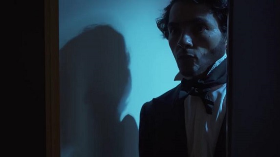 Alberdi en el espejo chica