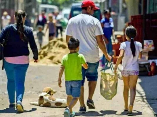 La canasta de crianza saltó 3,5% en abril: ¿cuánto se necesita para mantener un hijo?