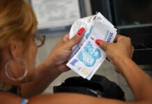 Los salarios registrados volvieron a quedar por debajo de la inflación en marzo