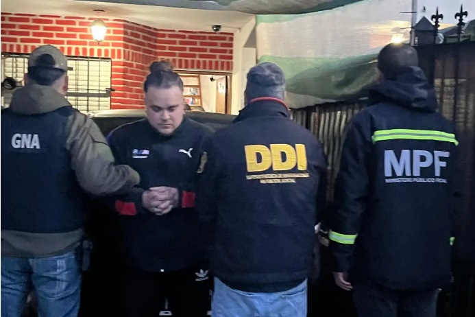 6692ebf5-7056-4eec-be15-5a90c0bdbd32 detenido
