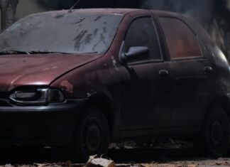Hallan muerta a una mujer dentro de un auto calcinado y con una soga al cuello crimen
