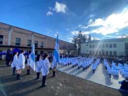 La Escuela Normal de Monteros se vistió de celeste y blanco en el Día de la Bandera