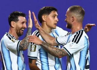 Con un Messi histórico, Argentina arrancó la defensa del título con una goleada ante Argelia