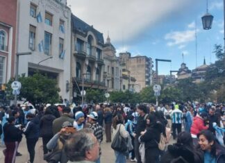 Prohibirán el ingreso de motos y autos a Plaza Independencia si gana la Selección Argentina festejos