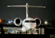 Messi llegó a la Argentina tras el Mundial y pasará sus vacaciones en Rosario avion