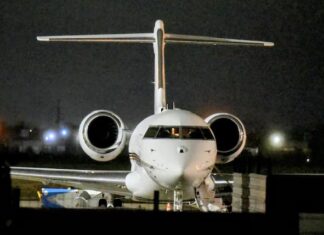 Messi llegó a la Argentina tras el Mundial y pasará sus vacaciones en Rosario avion