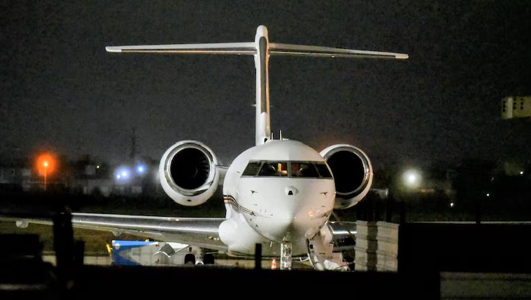 a85a2ab0-e921-4804-a454-7f5e162bc64e avion
