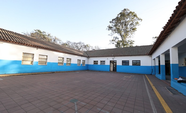 a85a2ab0-e921-4804-a454-7f5e162bc64e escuela