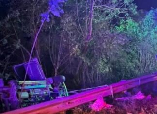 Accidente en la Cuesta del 25: volcó una camioneta y sus ocupantes quedaron atrapados accidente