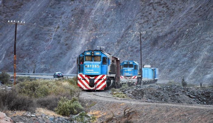 a85a2ab0-e921-4804-a454-7f5e162bc64e tren