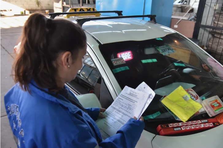 04ce77b3-a72e-4fb1-aa66-134c0d0bd6ce taxis
