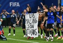 Sancionaron con 250.000 euros a la AFA por el trapo de Las Malvinas seleccion