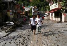 Suben a 353 los muertos en Nepal por los aludes que arrasaron pueblos nepal