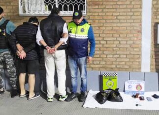 Detuvieron a dos hombres con casi un kilo de flores de marihuana droga