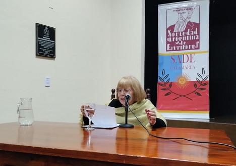 Hilda García charla Borges 1 chica