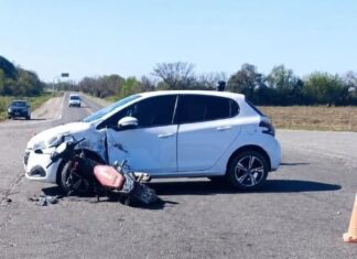 Una mujer murió en un fuerte choque entre una moto y un auto en Leales choque