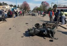 Choque fatal entre dos motos y un utilitario en la Juan B. Justo choque