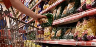 Las dos caras del consumo: crece el gasto privado, pero cae la venta de productos masivos