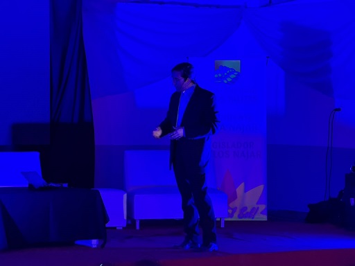 Sebastihan de León chica