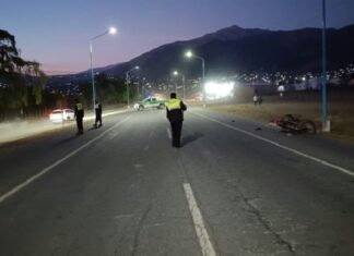 Un motociclista falleció tras impactar con un poste de luz en la Ruta 307 choque