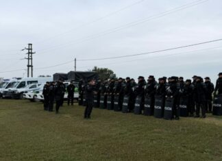 Operativo: custodian el ingreso de la hinchada de River a Tucumán policia