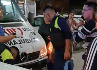 Se accidentó a metros de un sanatorio tucumano y no quisieron atenderlo policia