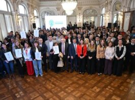 Jaldo entregó 120 escrituras, Tucumán ya otorgó más de 5.400 títulos de propiedad