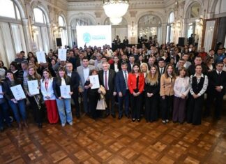 Jaldo entregó 120 escrituras, Tucumán ya otorgó más de 5.400 títulos de propiedad