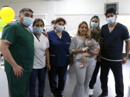 La niña que fue atacada por un pitbull recibió el alta en el Hospital de Niños hospital