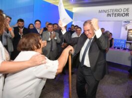 Osvaldo Jaldo entrega escrituras a familias de distintos barrios de la provincia jaldo