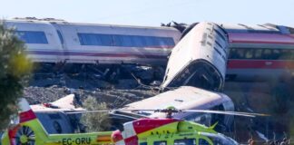 España: al menos 46 muertos tras el choque de dos trenes de alta velocidad choque