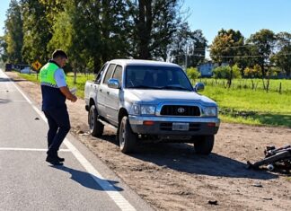 Dos niños manejaban una moto y chocaron contra una camioneta en la ruta 65 choque