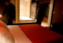 Su novio la buscaba con desesperación, pero ella estaba en un motel con un hombre hotel