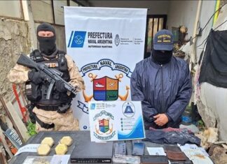 Encontraron cuatro lingotes de oro dentro del depósito de un inodoro en Santa Cruz