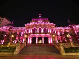 La Casa de Gobierno se iluminó de rosa para concientizar sobre el cáncer de mama